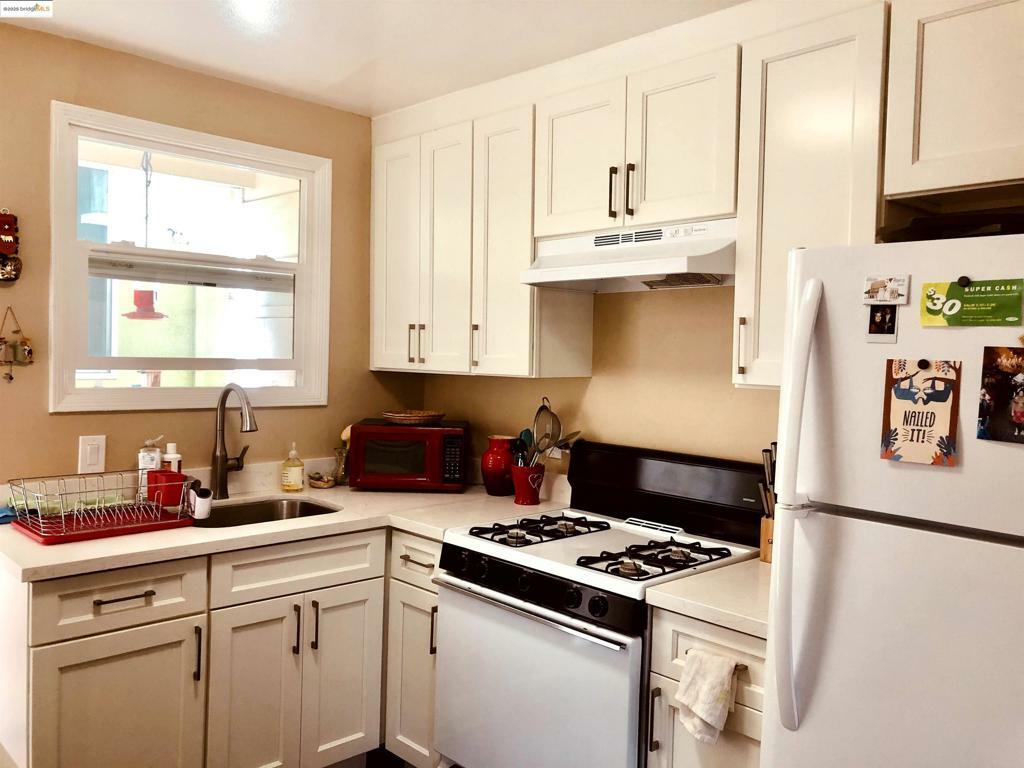 Property Photo: 986 Kains Ave CA 94705