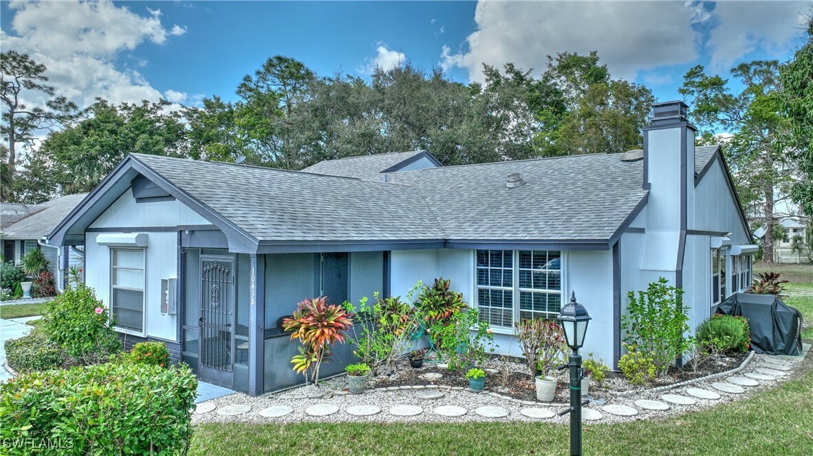 Property Photo:  10438 Lakeport Court  FL 33936 