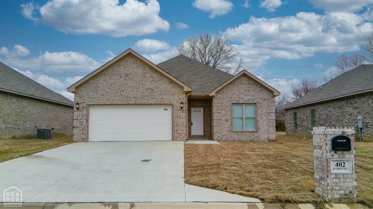 Property Photo:  402 Everett Lane  AR 72404 