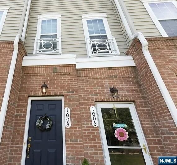 Property Photo:  1008 Cunningham Court  NJ 07109 