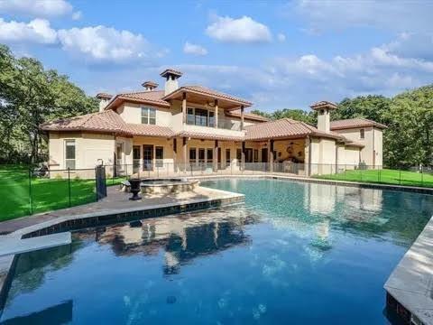 Property Photo: 19 Wyck Hill Lane TX 76262