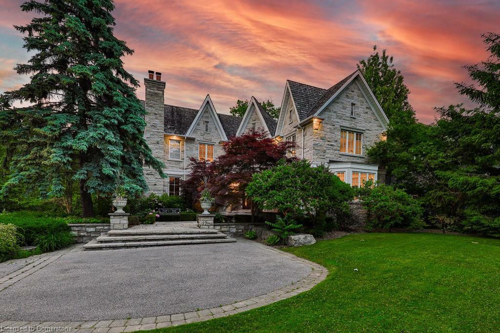 Property Photo: 1257 Tecumseh Park Drive ON L5H 2W5
