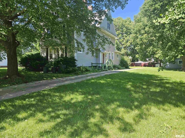 Property Photo:  1508 N Cherry Street  IL 61401 