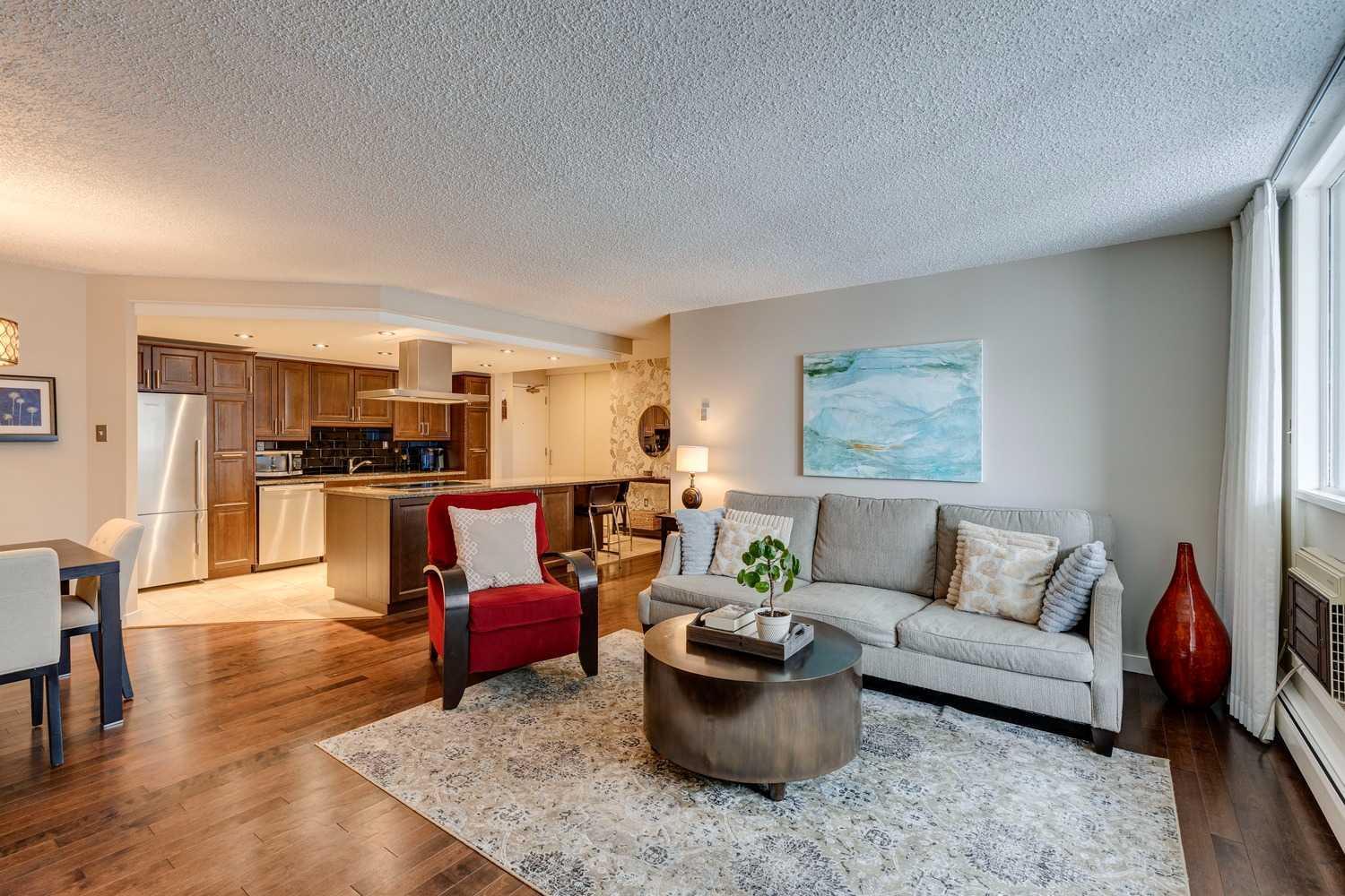 Property Photo: 133 25 Avenue SW 6E AB T2S 0K8