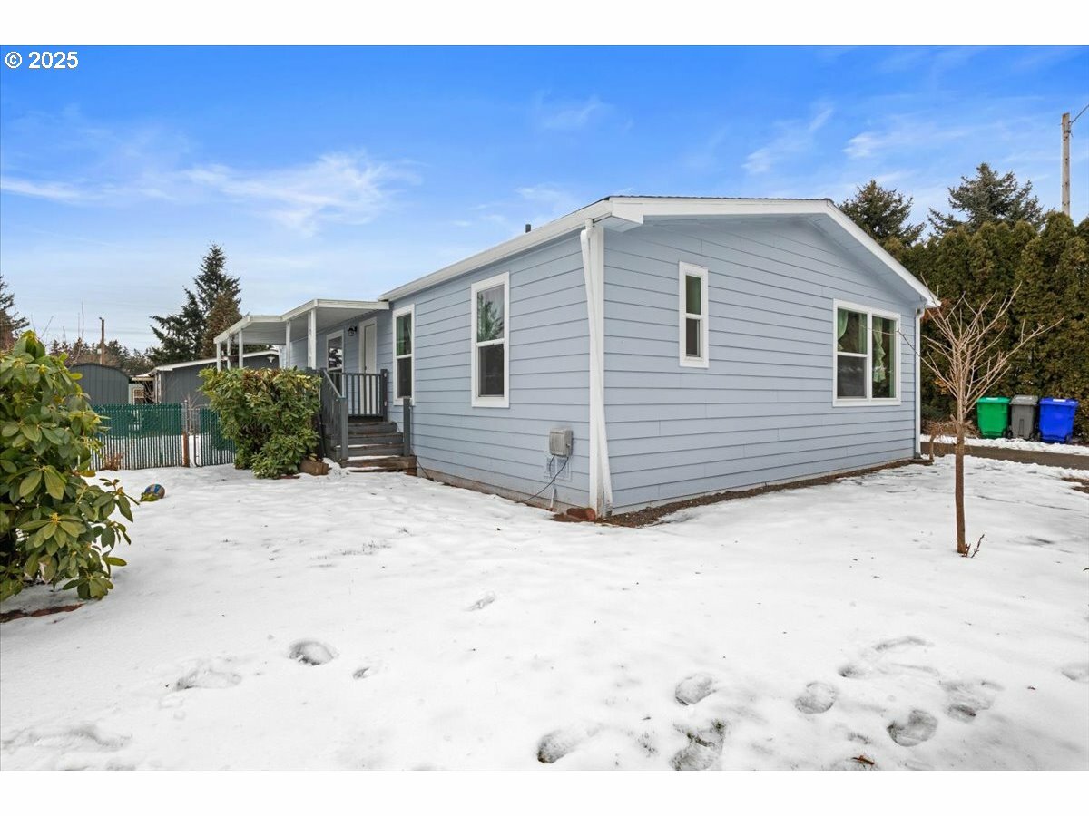 Property Photo: 16000 SE Powell Blvd 12 OR 97236