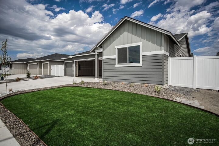 Property Photo: 4272 W Bufflehead Boulevard WA 98837