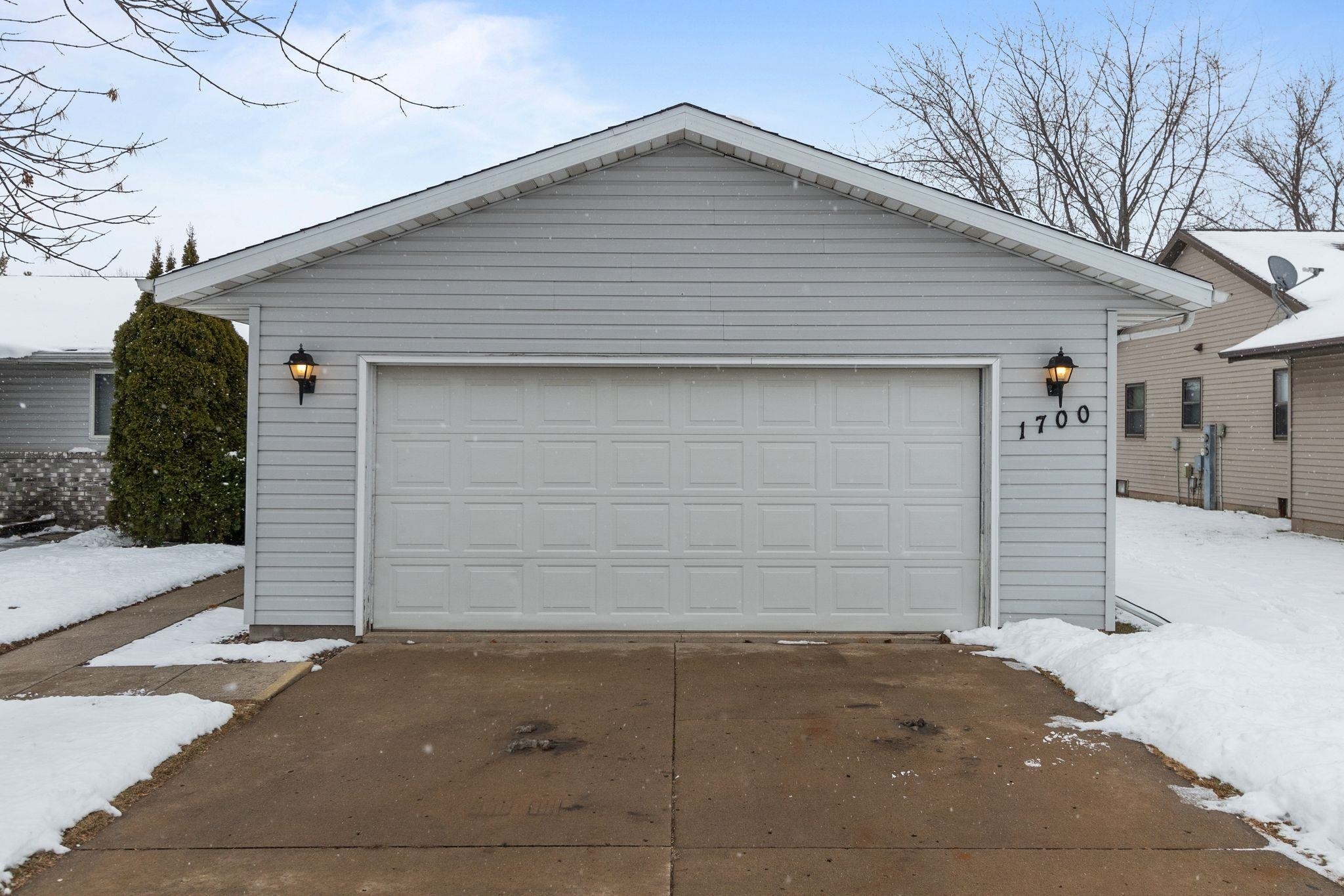 Property Photo:  1700 Roosevelt Street  WI 54140 