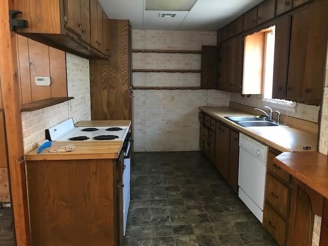 Property Photo: 112 E Broadway OK 74085