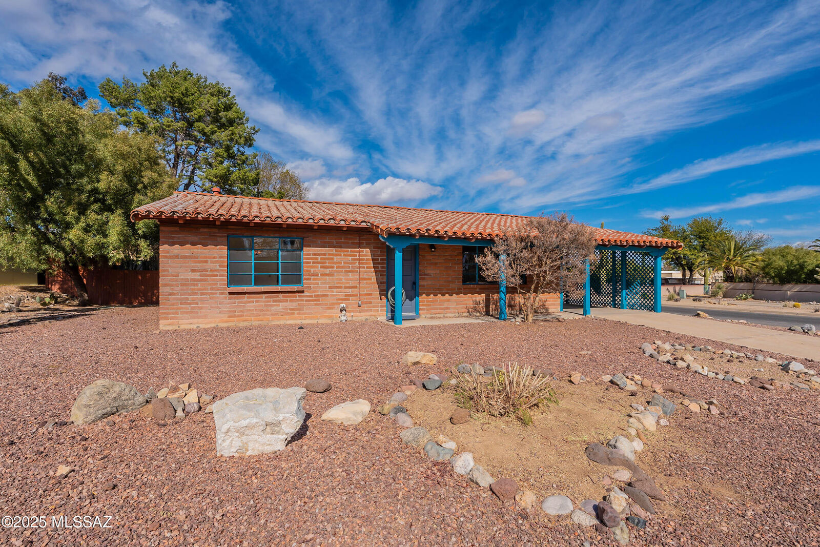 Property Photo: 47 E Los Arcos AZ 85614