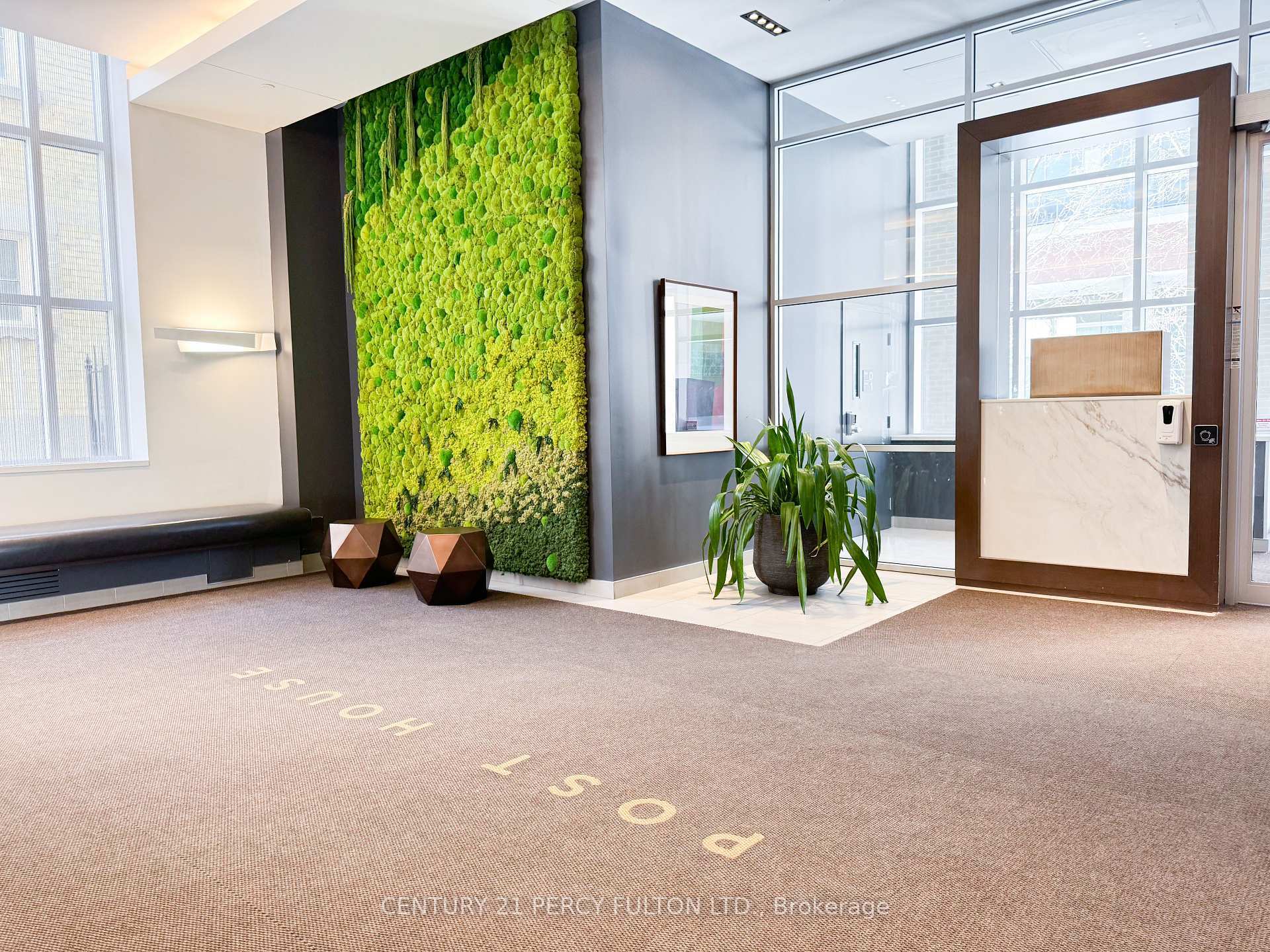 Photo de la propriété:  105 George St 1003  ON M9N 2B6 