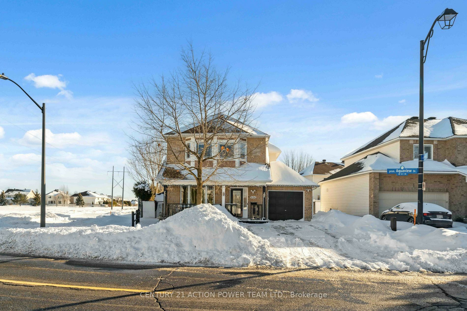 Property Photo:  636 Aquaview Dr E  ON K4A 4W2 