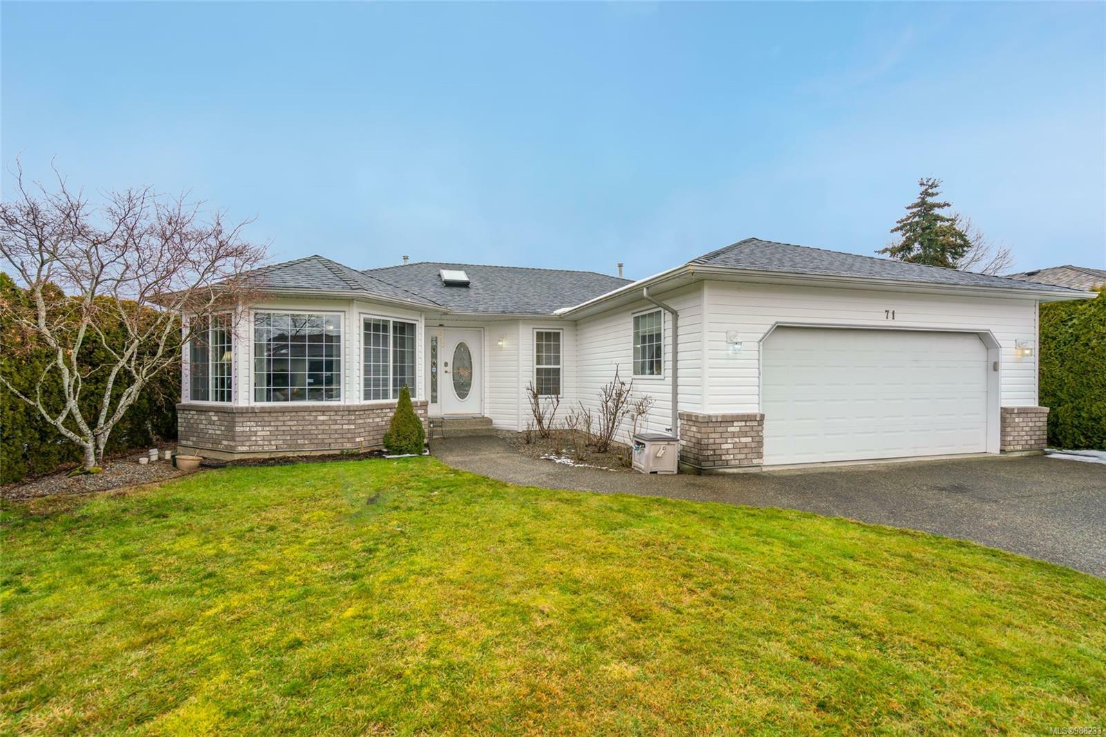 Property Photo: 71 Magnolia Dr BC V9P 2P6