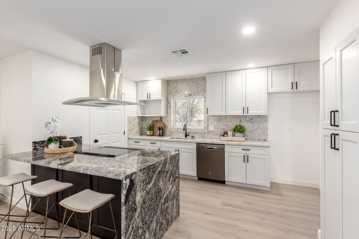 Property Photo: 2142 E Palmcroft Drive AZ 85282