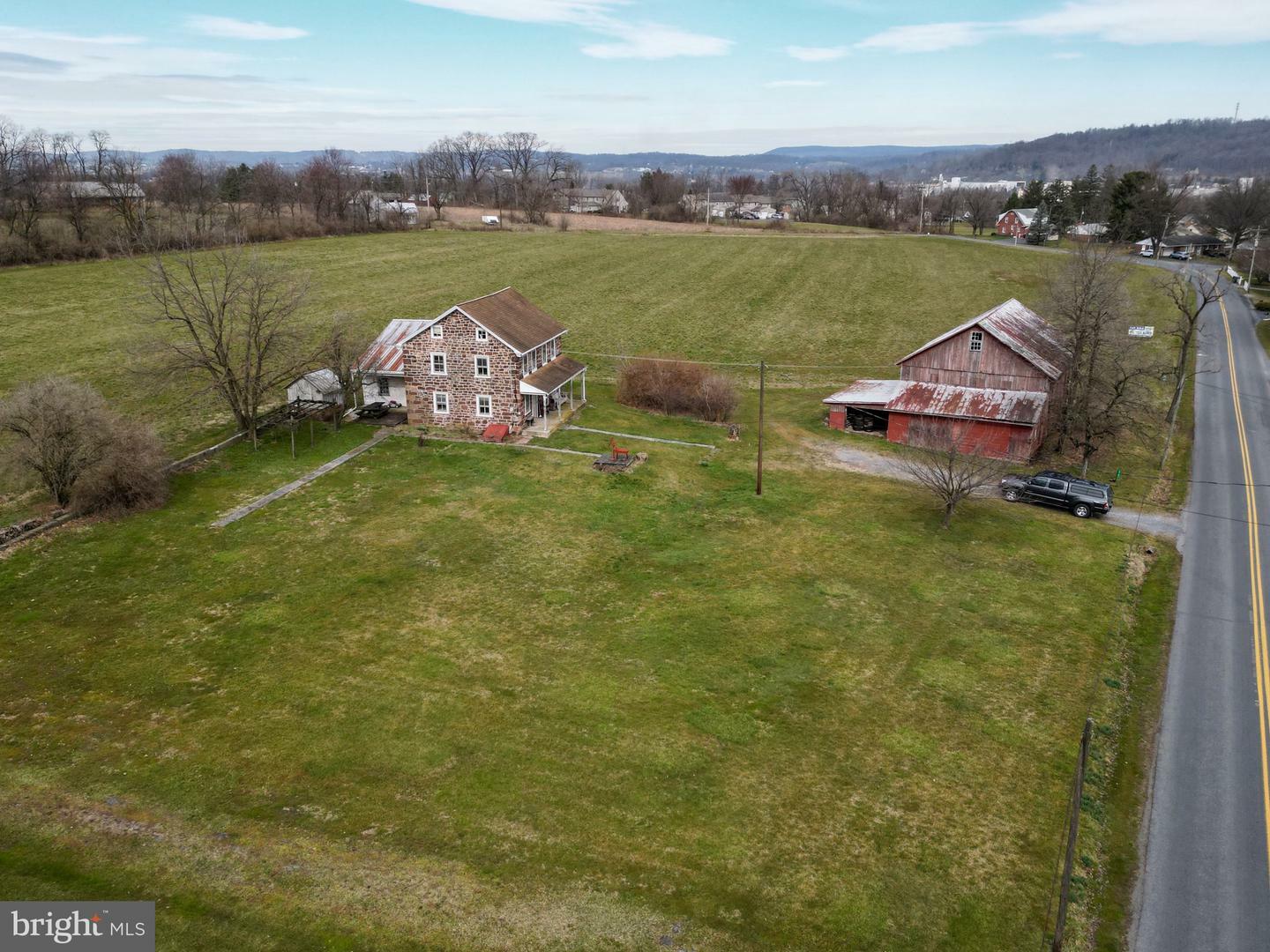 Property Photo:  2101 Kramer Mill Road  PA 17578 