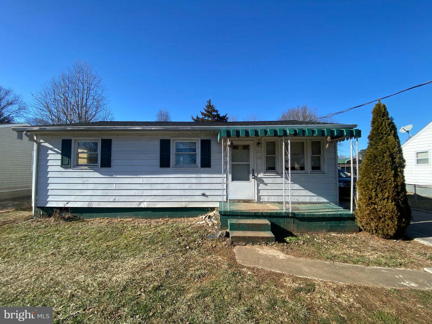 Property Photo:  209 Hamilton Street B  VA 22408 