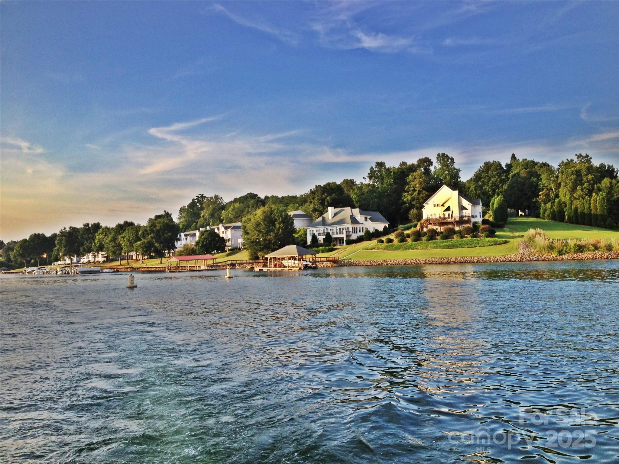 Property Photo: 313 Windemere Isle Road NC 28677