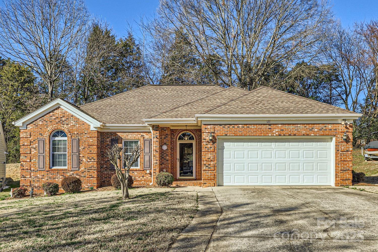 Property Photo: 127 Lakewood Circle Drive NC 28117
