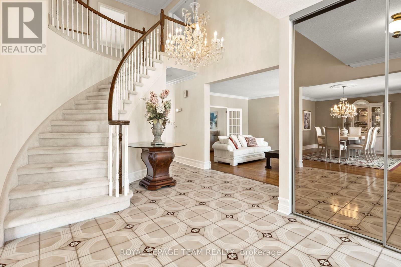Property Photo: 44 Sycamore Drive ON K2H 8K3