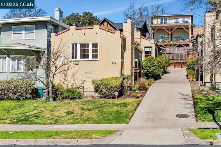 Property Photo: 654 Mandana Blvd CA 94610