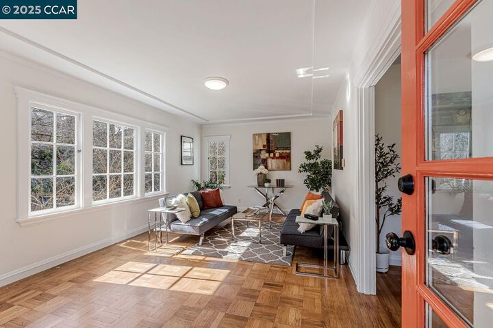 Property Photo: 654 Mandana Blvd CA 94610