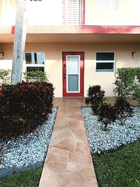 Property Photo: 1030 W Country Club Dr 102 FL 33063