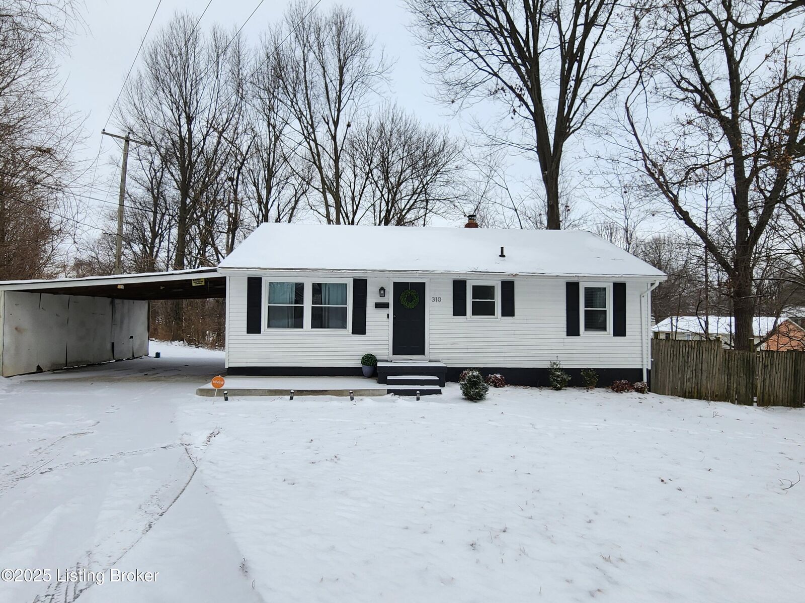 Property Photo: 310 Village Dr KY 42701