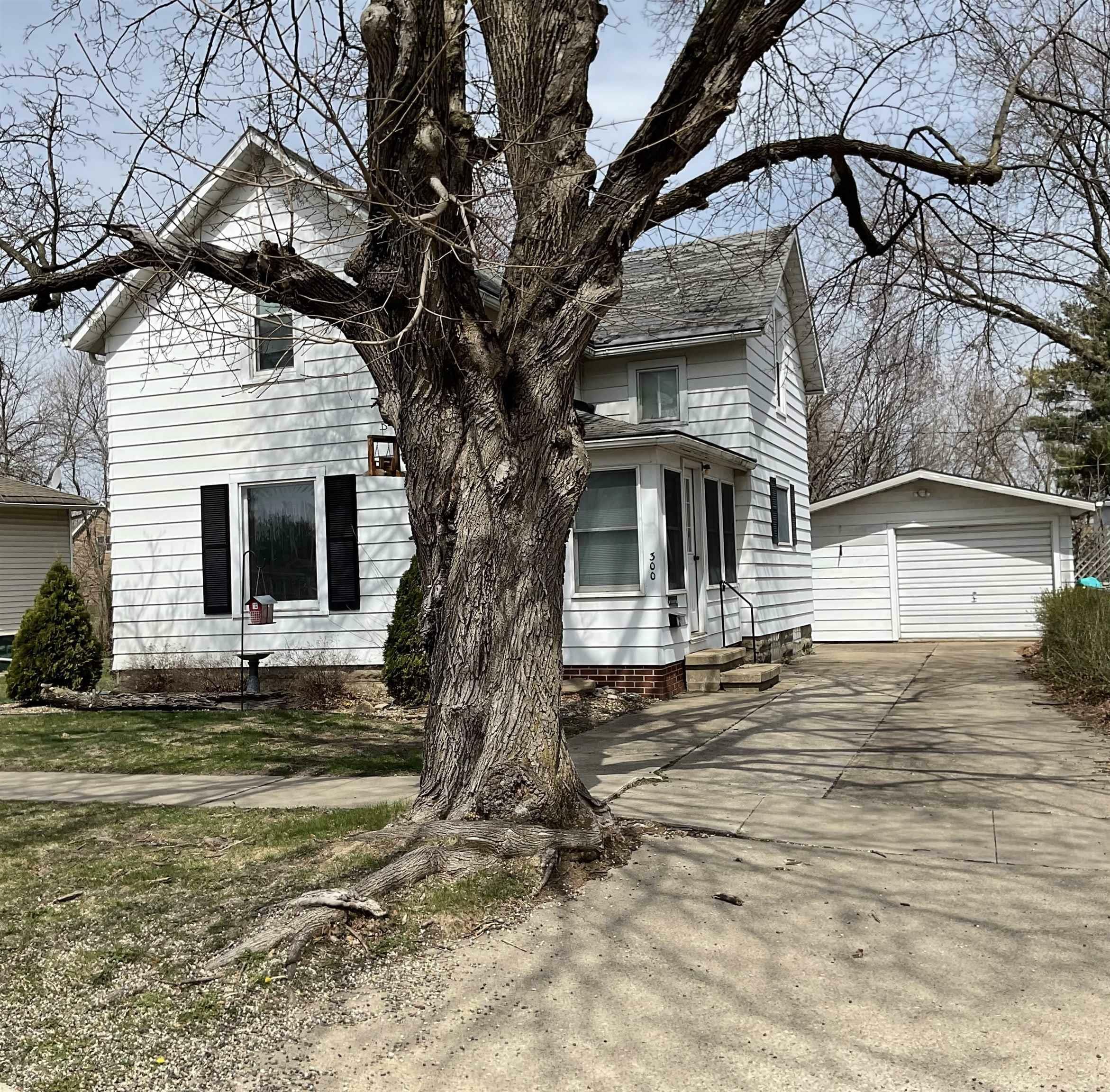Property Photo: 300 W 6th Street IA 50674