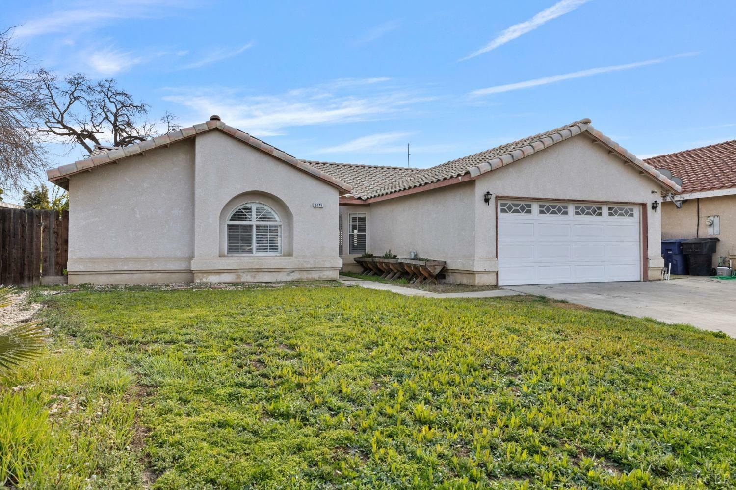 Property Photo:  2475 Fountain Plaza  CA 93230 