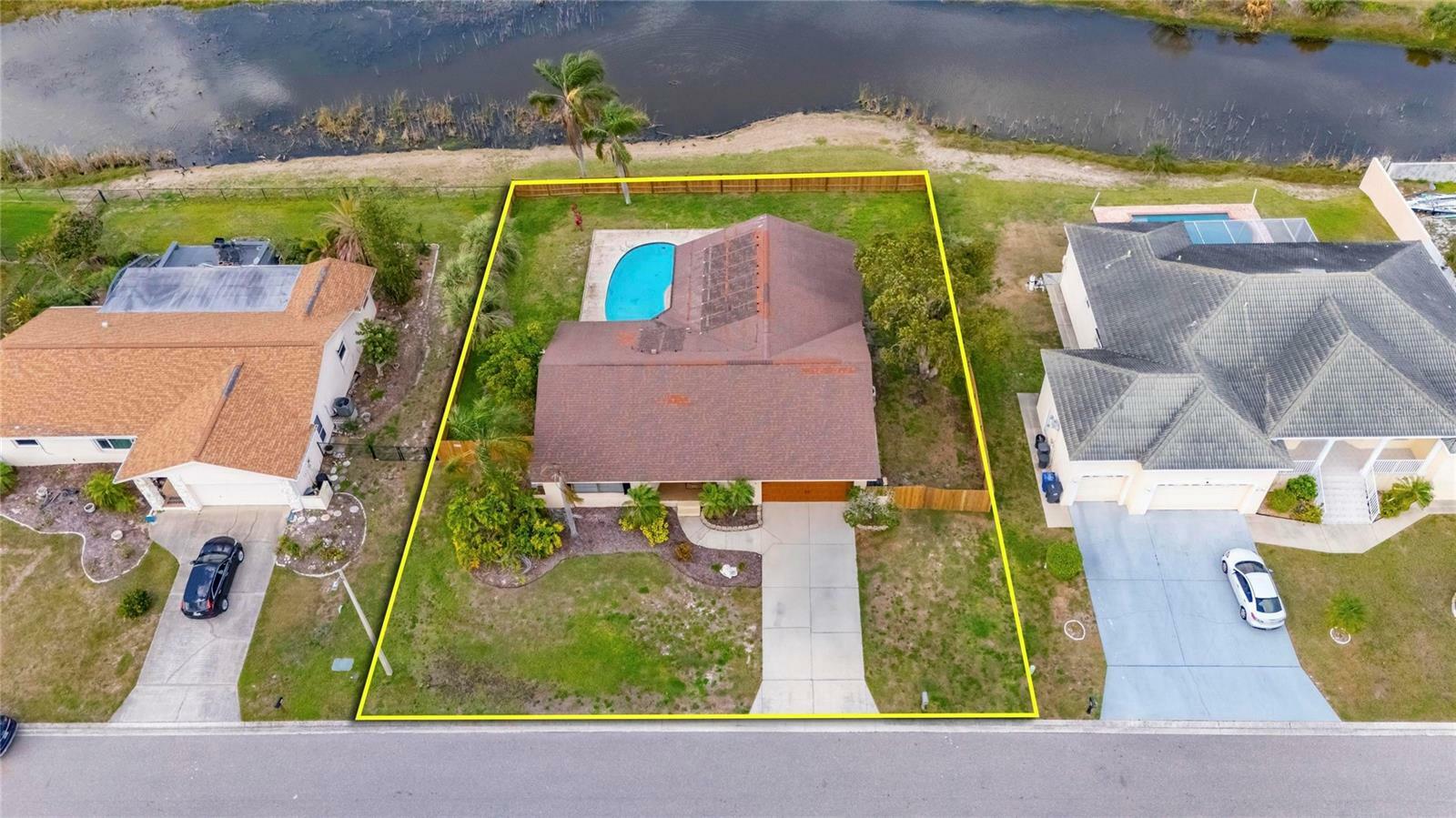 Property Photo: 811 Eagle Lane FL 33572