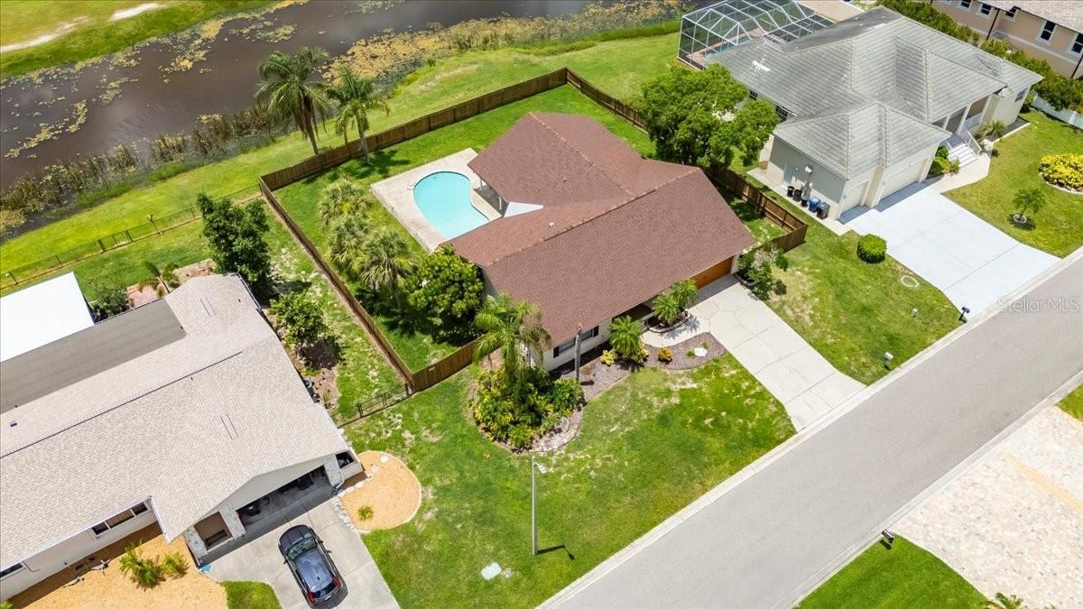 Property Photo: 811 Eagle Lane FL 33572