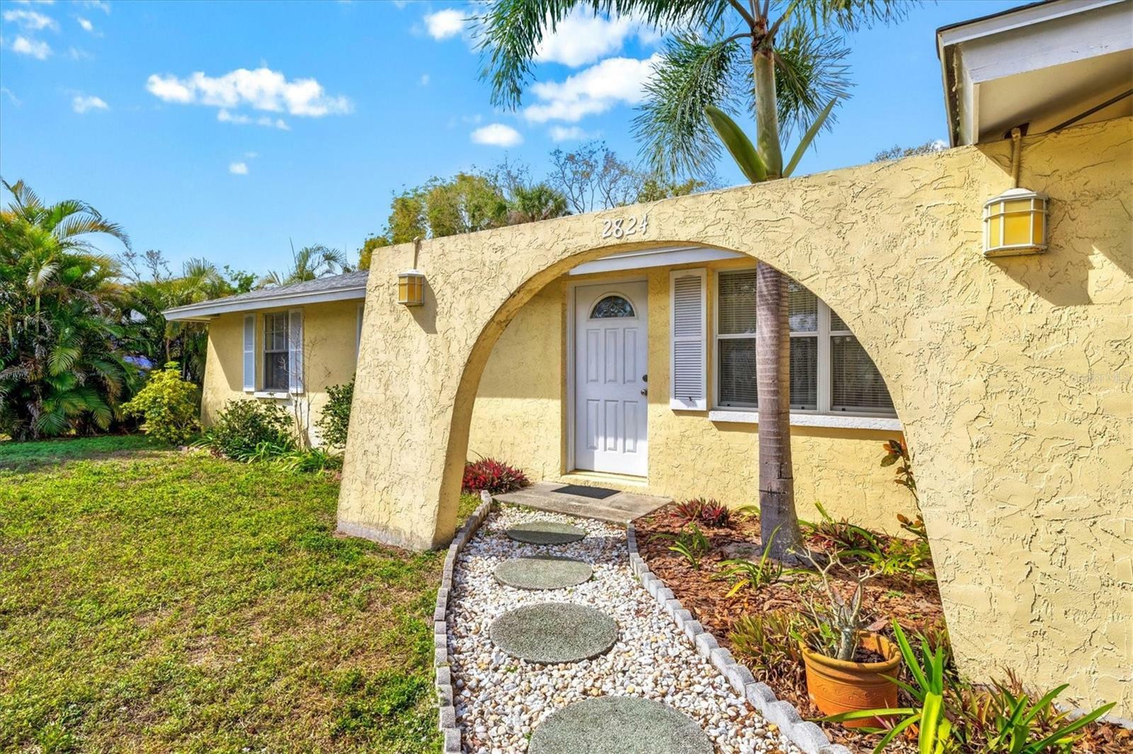 Property Photo:  2824 Silk Oak Drive  FL 34232 