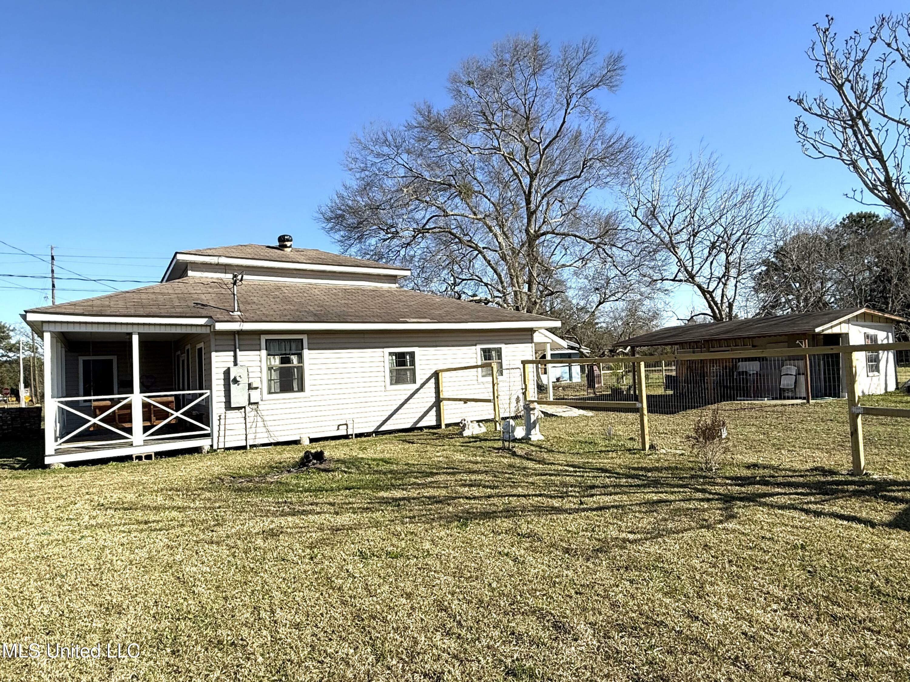 Property Photo:  406 Ford Avenue  MS 39567 