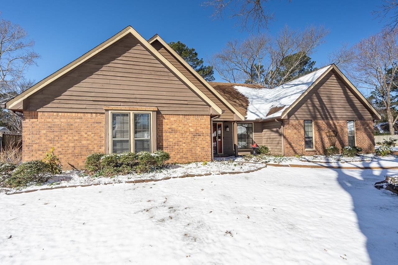 Property Photo: 1767 Leeds Cv TN 38139