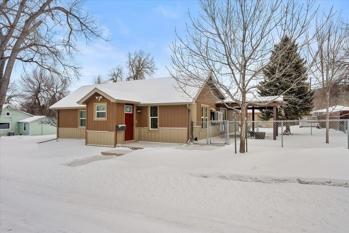 Property Photo:  1820 Pine Street  SD 57785 