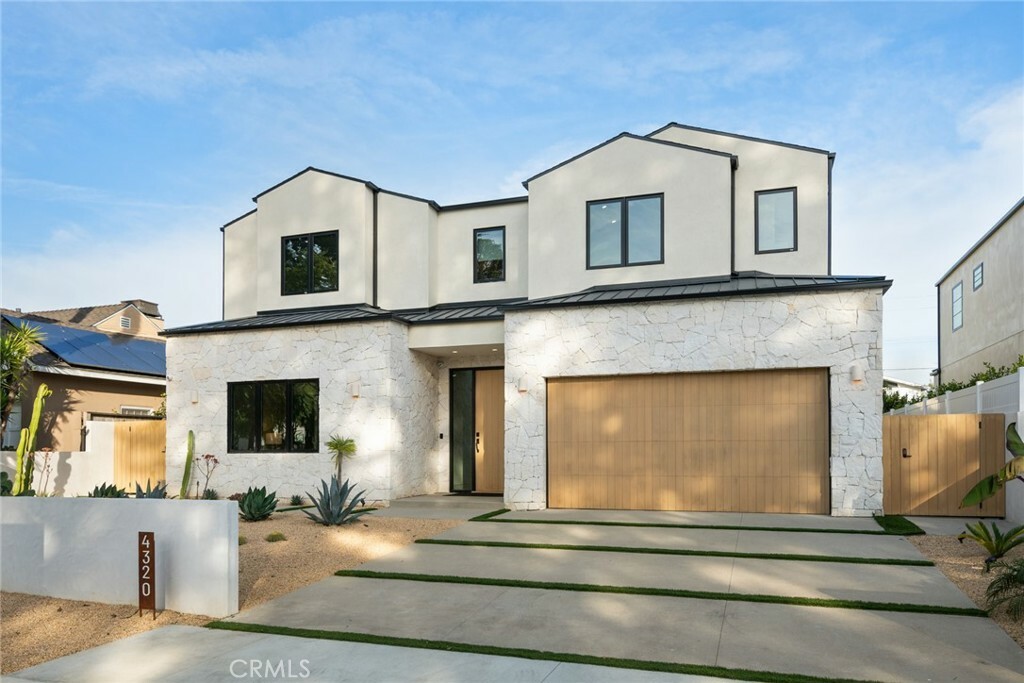 Property Photo:  4320 Teesdale Avenue  CA 91604 