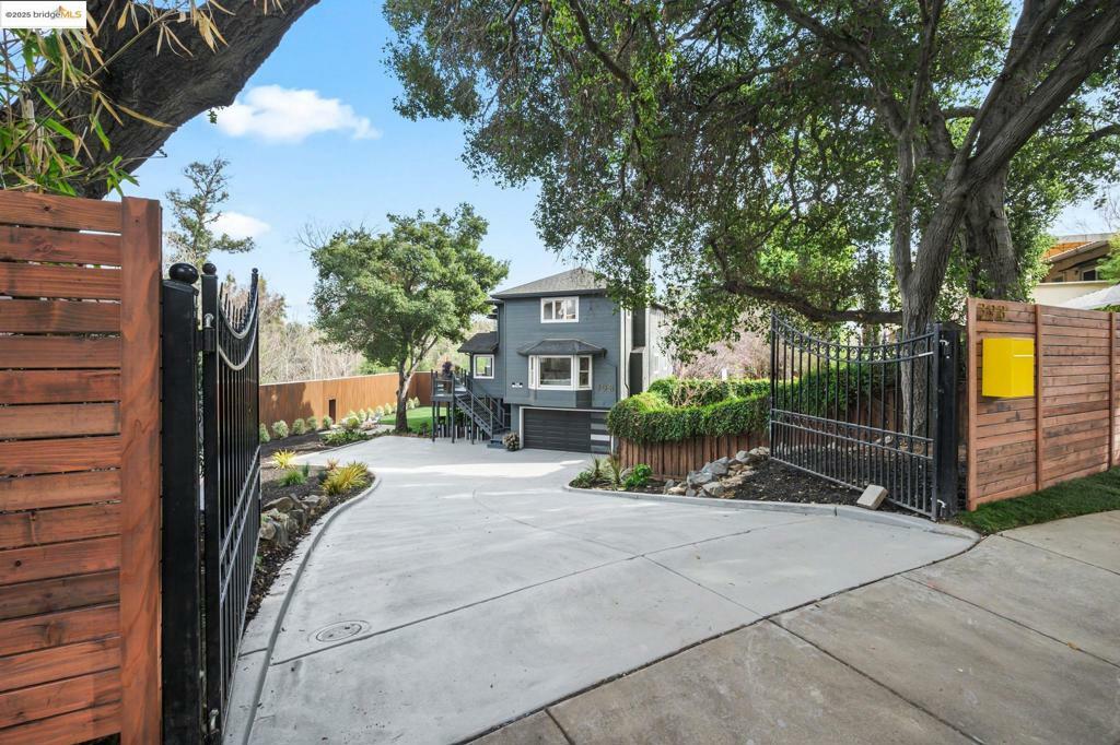 Property Photo: 398 S 17th St CA 95112