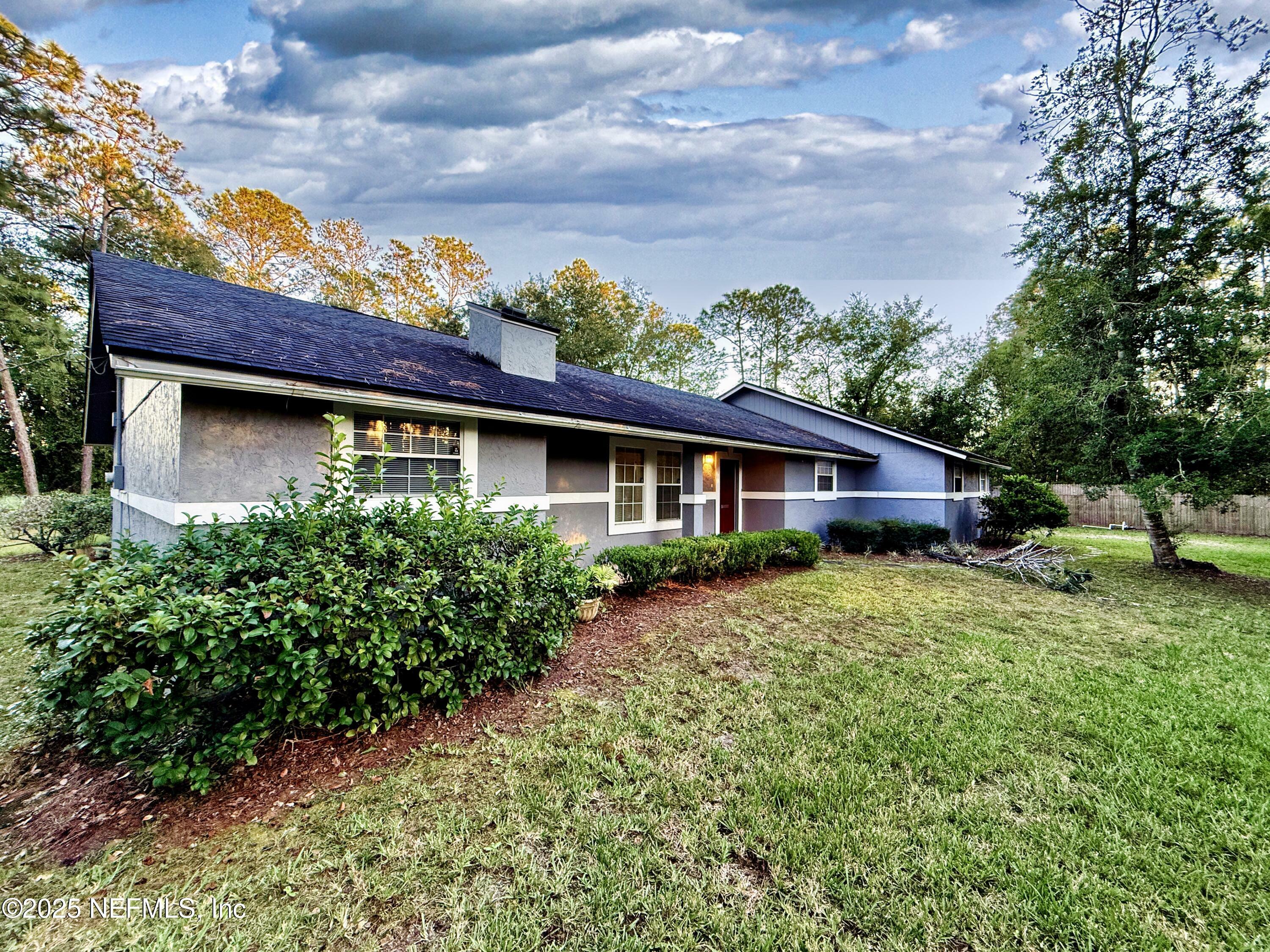 Property Photo: 16 N Dolphin Avenue FL 32068