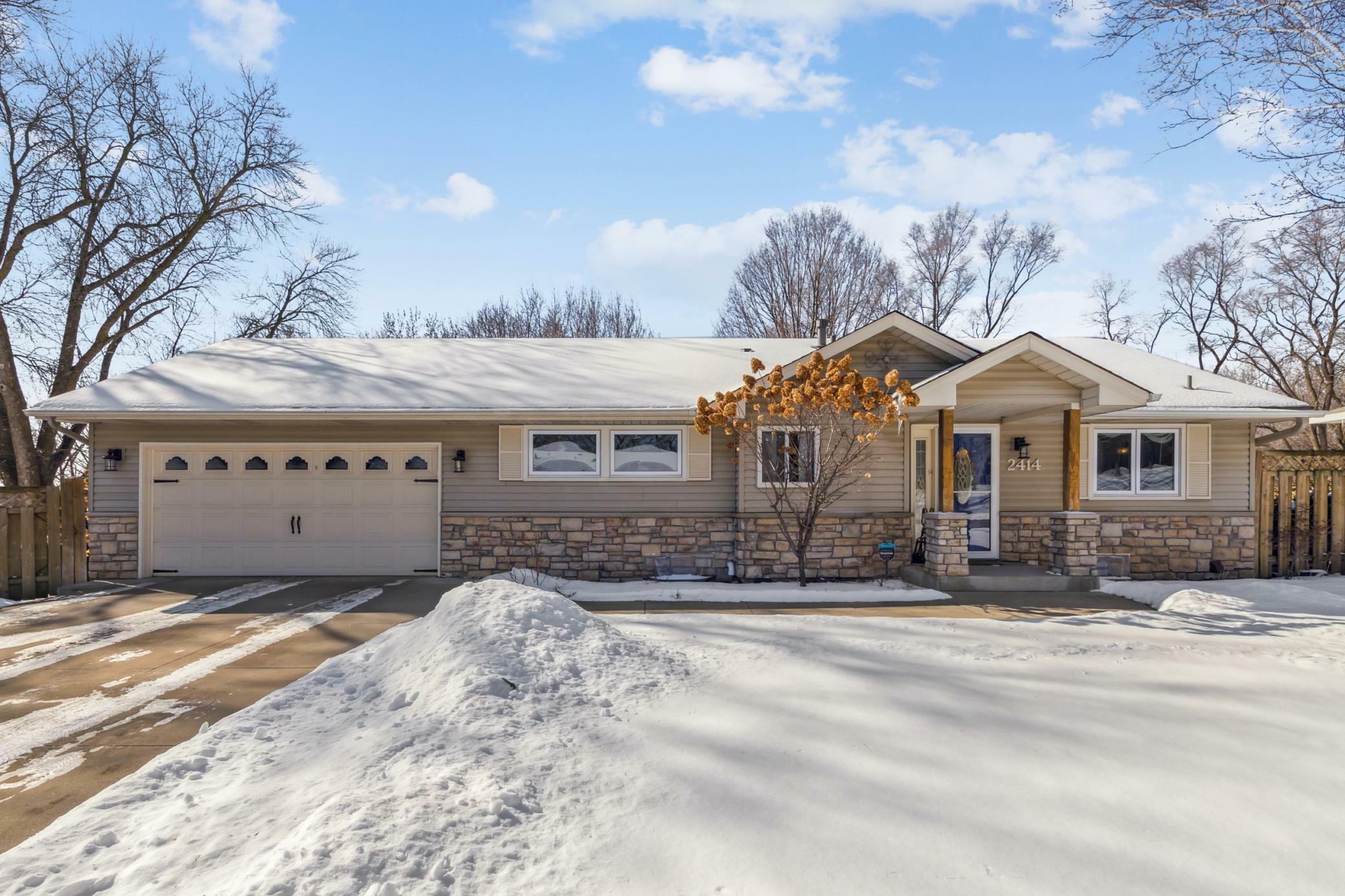 Property Photo:  2414 Cedarwood Ridge  MN 55305 