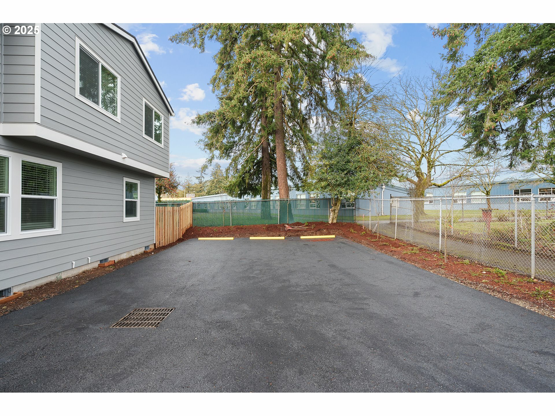 Property Photo:  2869 SE 118th Ave  OR 97266 