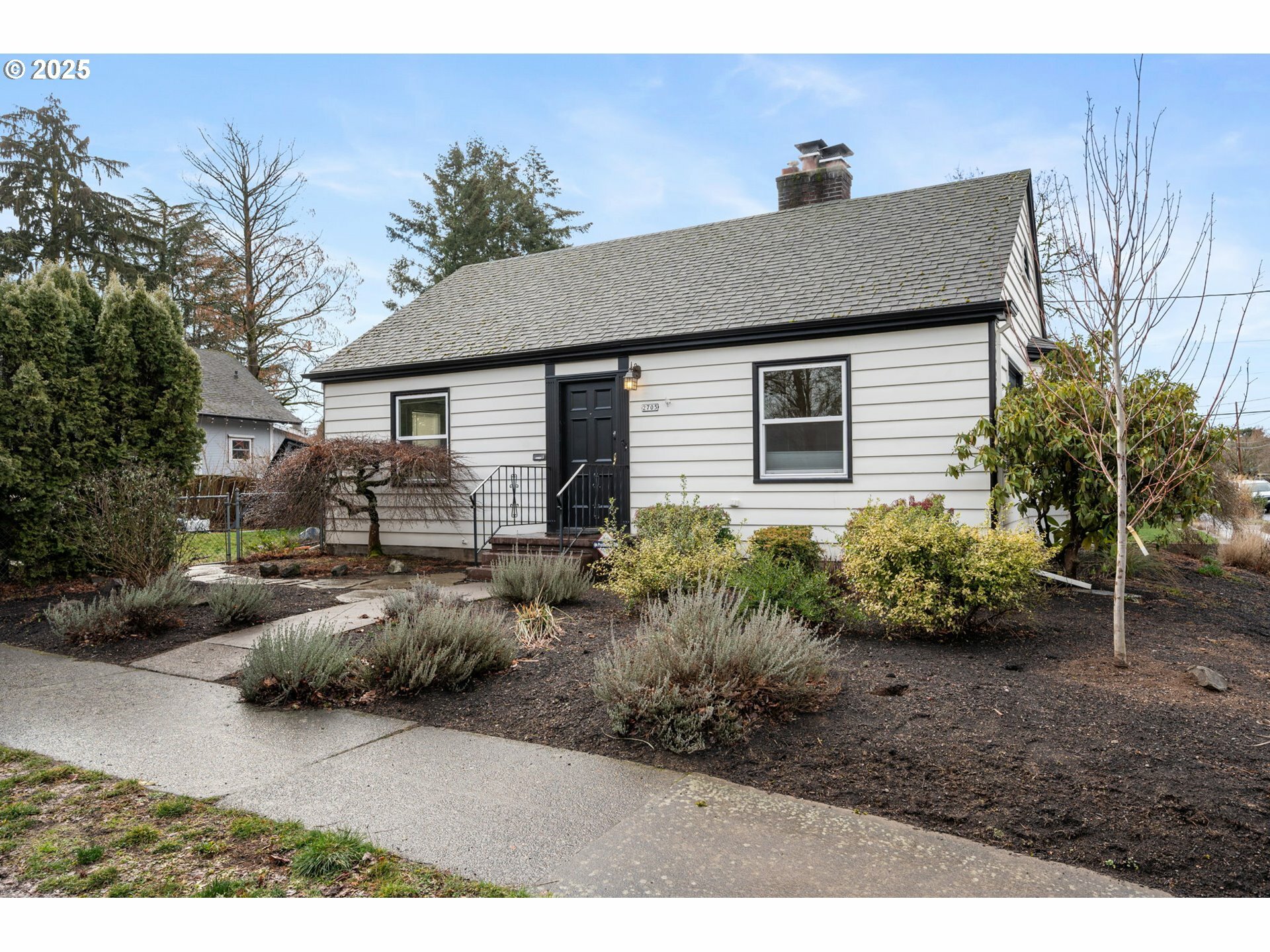 Property Photo:  2705 SE 67th Ave  OR 97206 