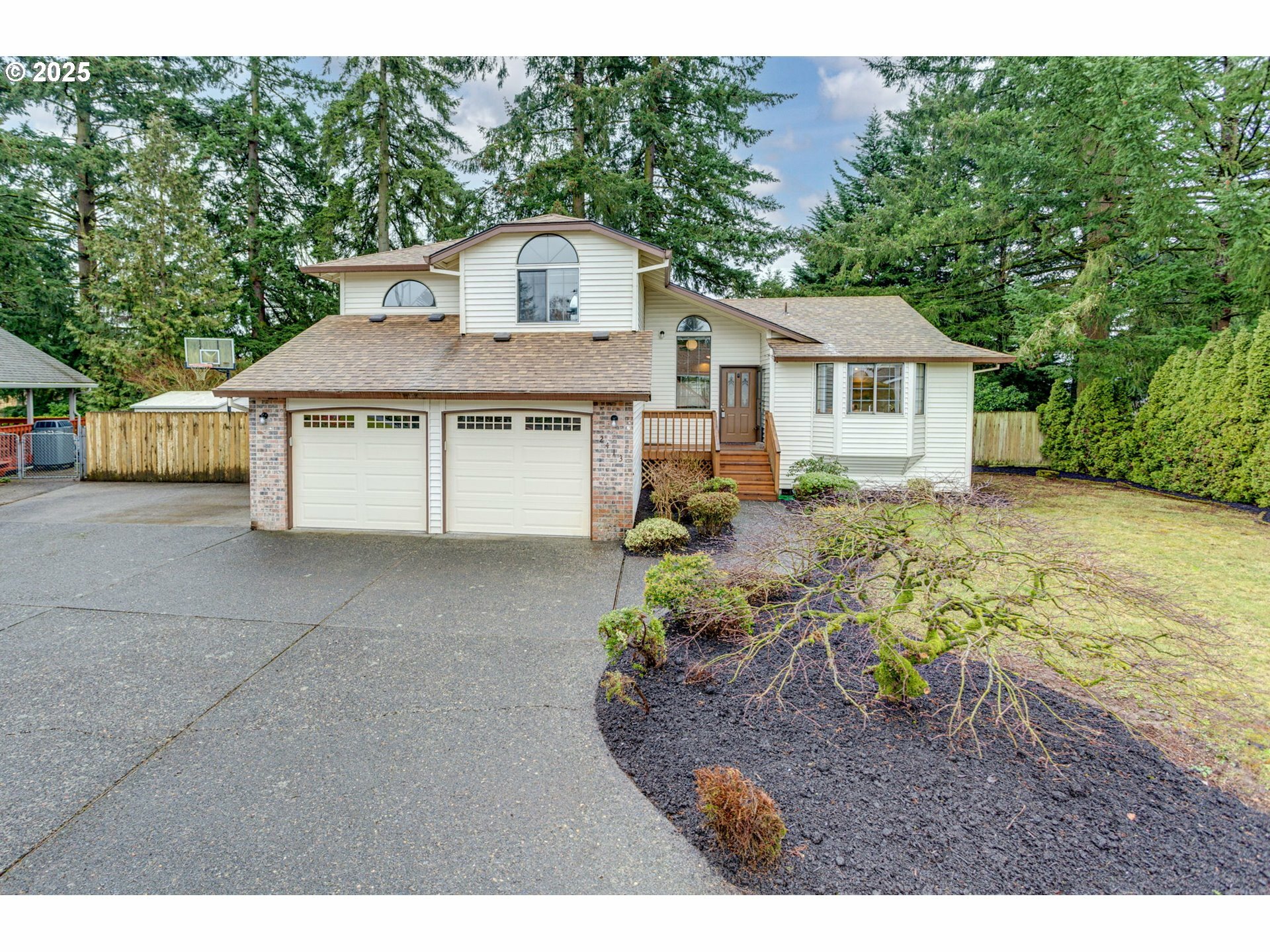 Property Photo:  2413 NE 46th St  WA 98663 