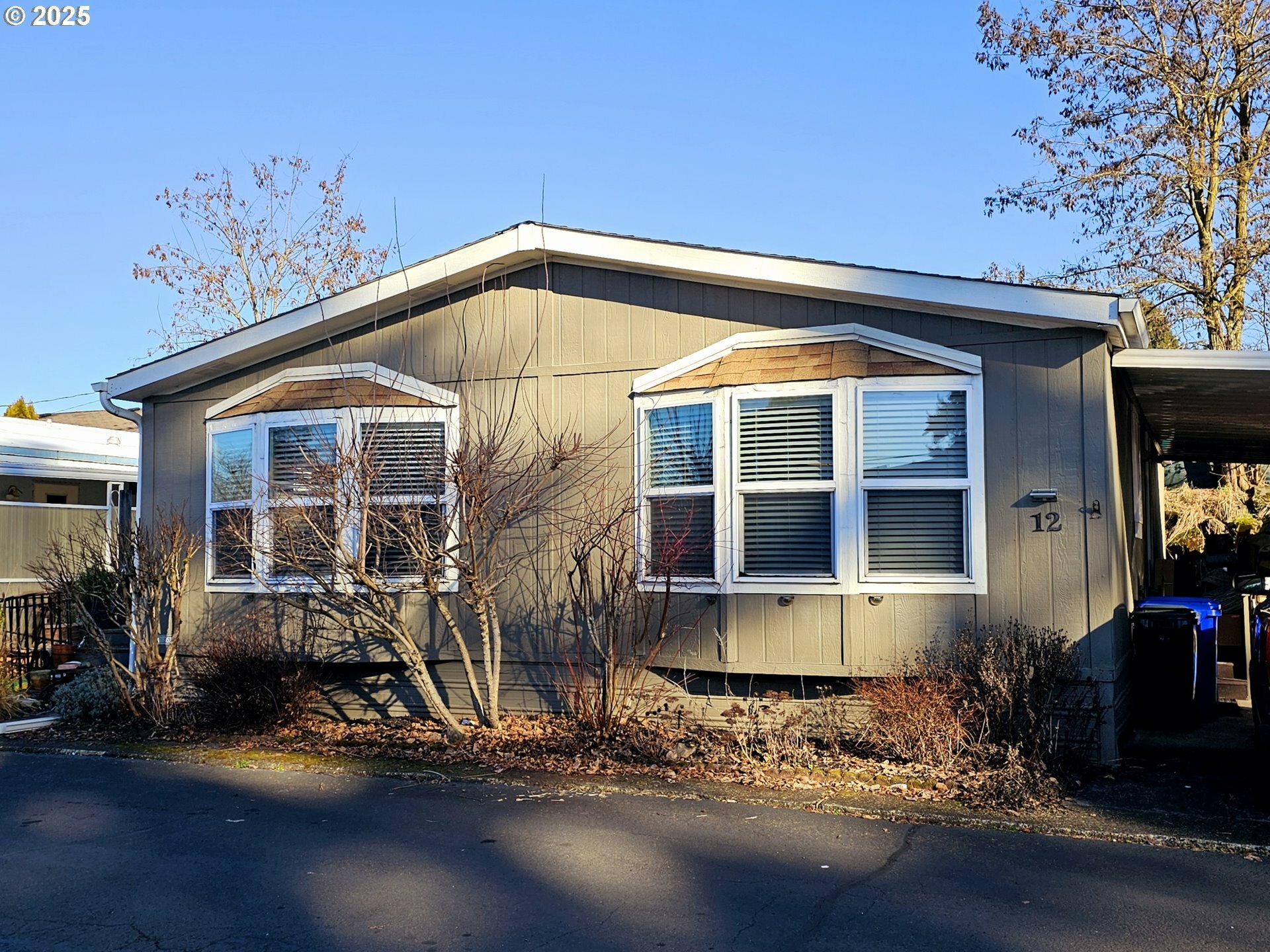 Property Photo:  2804 SE Courtney Ave 12  OR 97222 