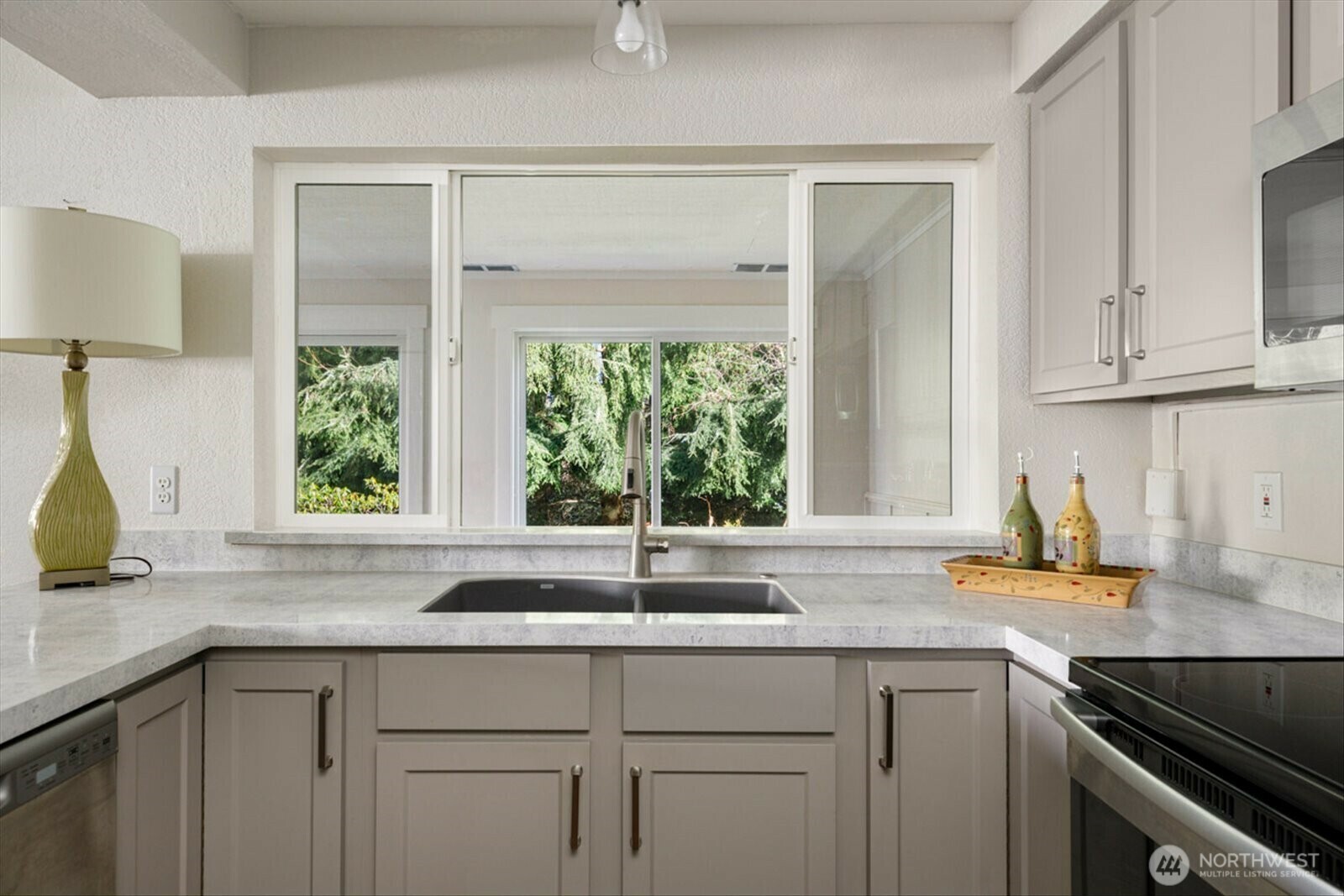 Property Photo: 566 Creekside Terrace 101 WA 98260