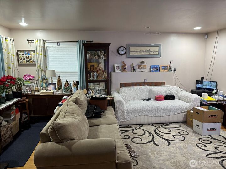 Property Photo:  830 NE 67th Street  WA 98114