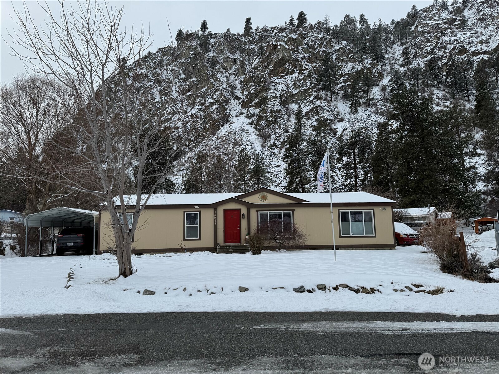 Property Photo:  14944  Golden Delicious Street  WA 98822 