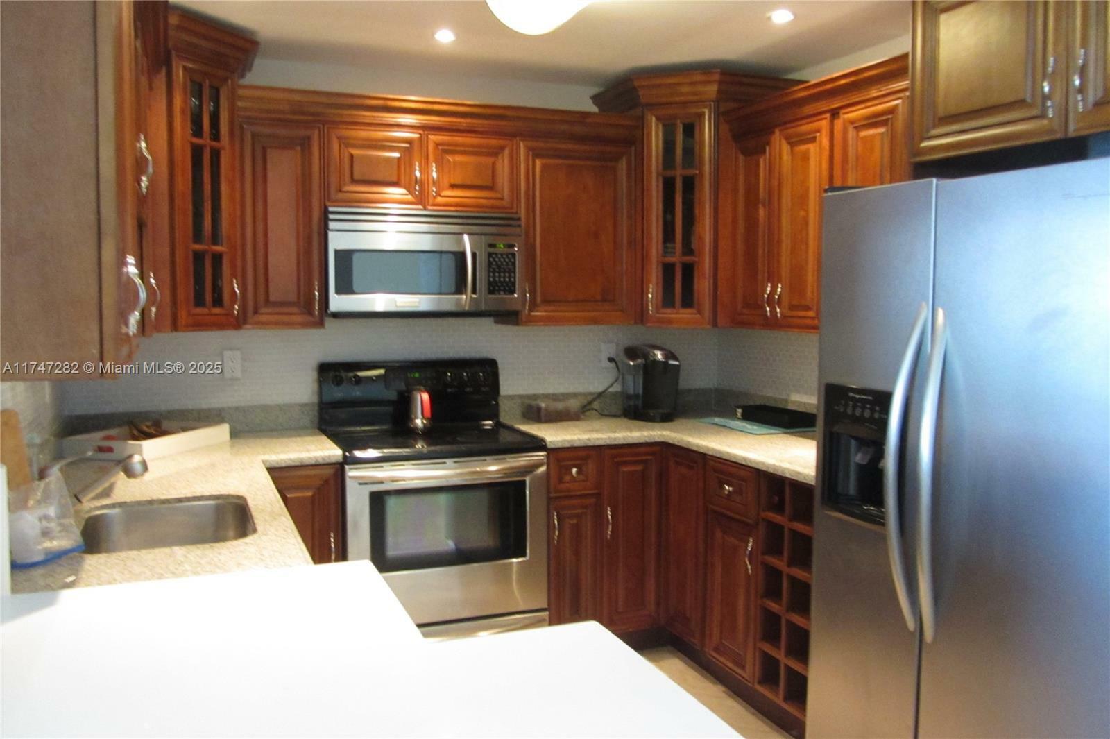 Property Photo: 5701 Collins Ave Ph12 FL 33140
