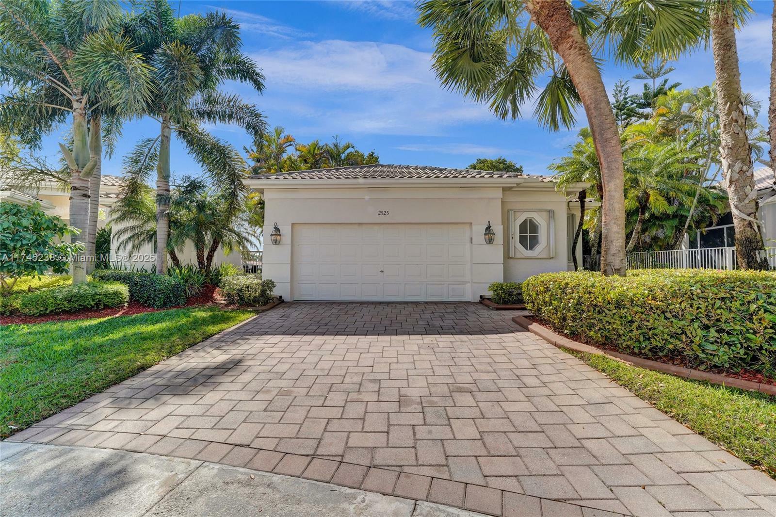 Property Photo:  2525 Bay Pointe Ct  FL 33327 