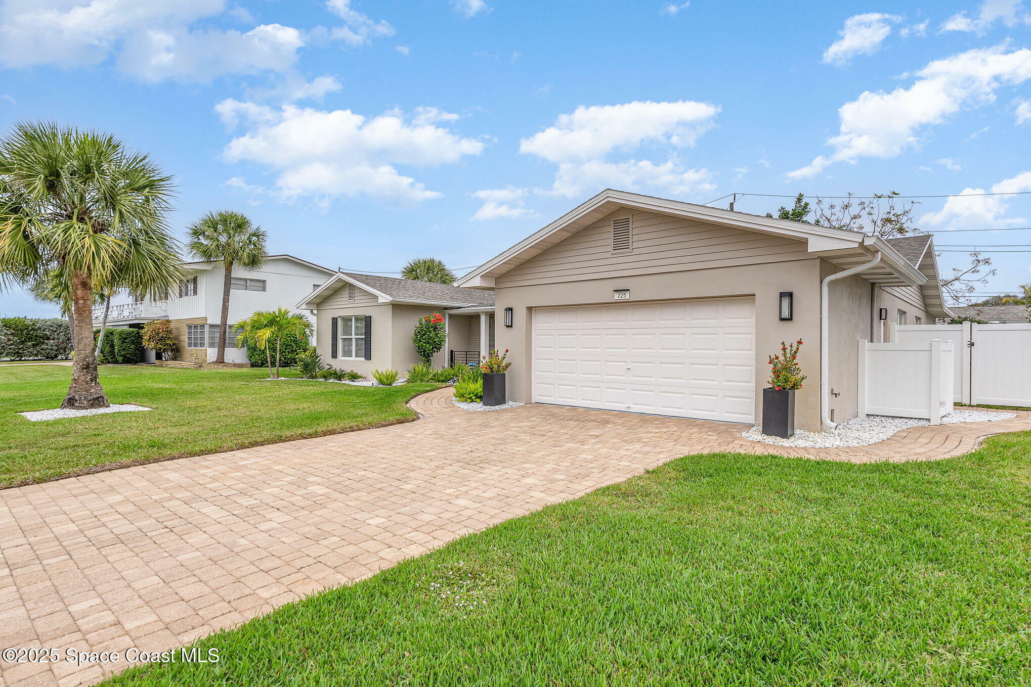 Property Photo:  225 Hedgecock Court  FL 32937 