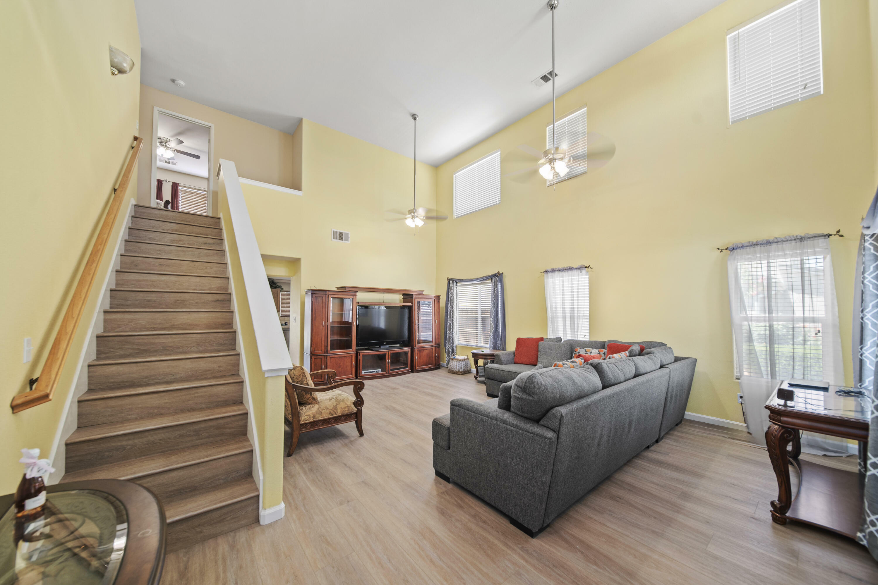 Property Photo: 2013 W Julieann Avenue CA 93257