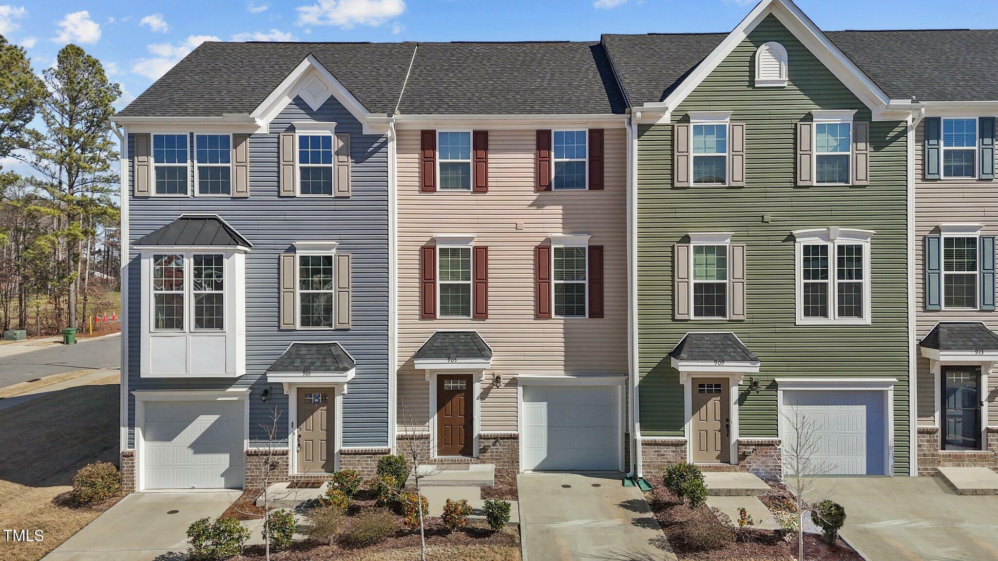 Property Photo: 905 Arnold Place Drive NC 27526